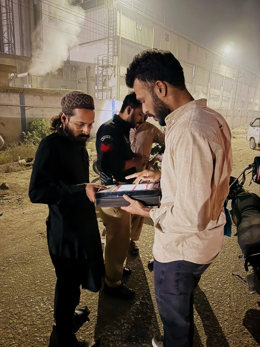 KarachiPolice_'s tweet photo. ایسٹ زون، ڈسٹرکٹ ایسٹ پولیس کا رات گئے ٹارگٹڈ کومبنگ/سرچ آپریشن۔
ایس ایس پی ایسٹ زبیر نذیر شیخ کی ہدایت پر 50 سے زائد غیر قانونی طور پر مقیم افغان باشندے حراست میں لے لیے گئے۔ مختلف علاقوں، ہوٹلز اور حساس مقامات پر کارروائی کی گئی۔
#KarachiPolice #TargetedOperation https://t.co/C9mKbVmkuR