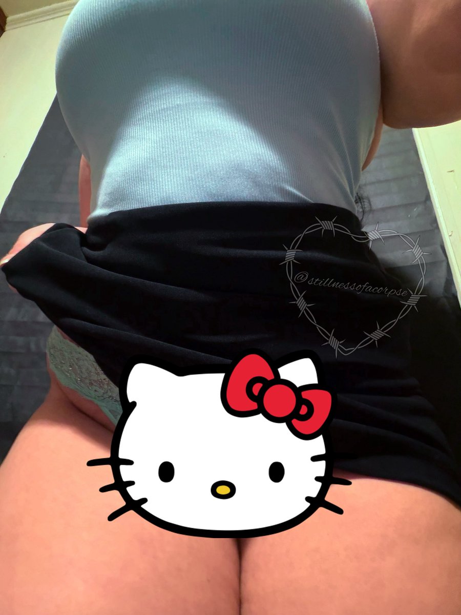 vic2viciouss's tweet photo. hello kitty :) https://t.co/7hBabnvQVl
