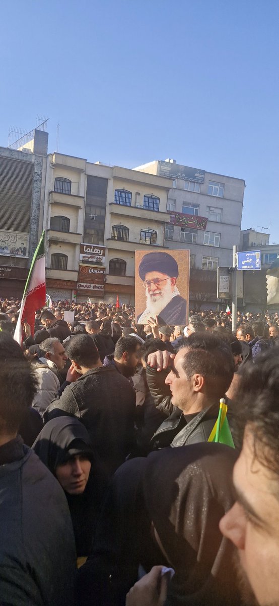 مردم یتیم شدیم... 
آه بکشین... 
آهِ بچه یتیم زود میگیره... 
اللّهمَّ عَجِّل لِوَلیِک الفَرَج🤲🏻💔

#شهادت_امام_سید_علی_حسینی_خامنه_ای