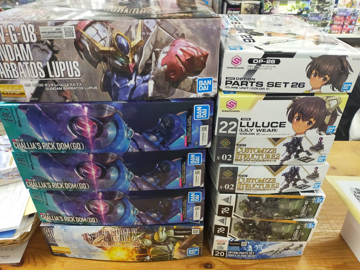 追加のプラモデルが入荷してまいりました。 只今より販売いたします。