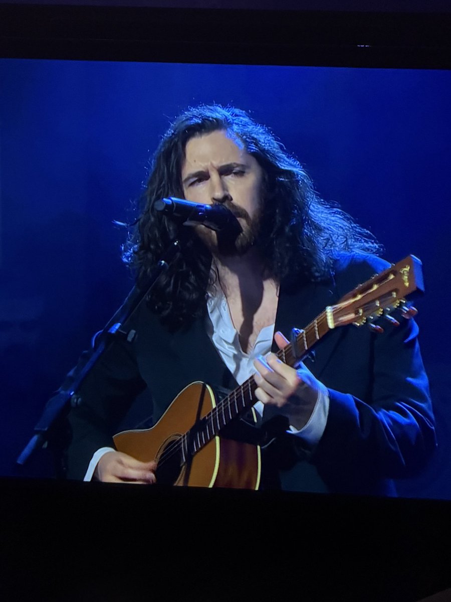 sivangray1991's tweet photo. FOREST DADDY ?!?!
arianaaaa what are you doing here ???
😭🥺💗
TE AMO HOZIER
TE AMO CONNOR
TE AMO HUDCON
#Hozier 
#StorrieNightLive 
#hudcon https://t.co/e5Rq3Ysdap