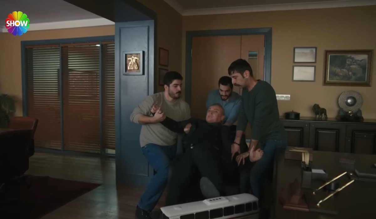 YelloAlo's tweet image. 🤔 So is this mis-translated or what am I not getting?… Have the writers forgot what happened or don’t care? #Vezir literally betrayed #Timur after kissing his hand. &amp;amp; what he did, is NOT forgivable in my eyes? What makes #Timur think the betrayal won’t happen again?

#Veliaht