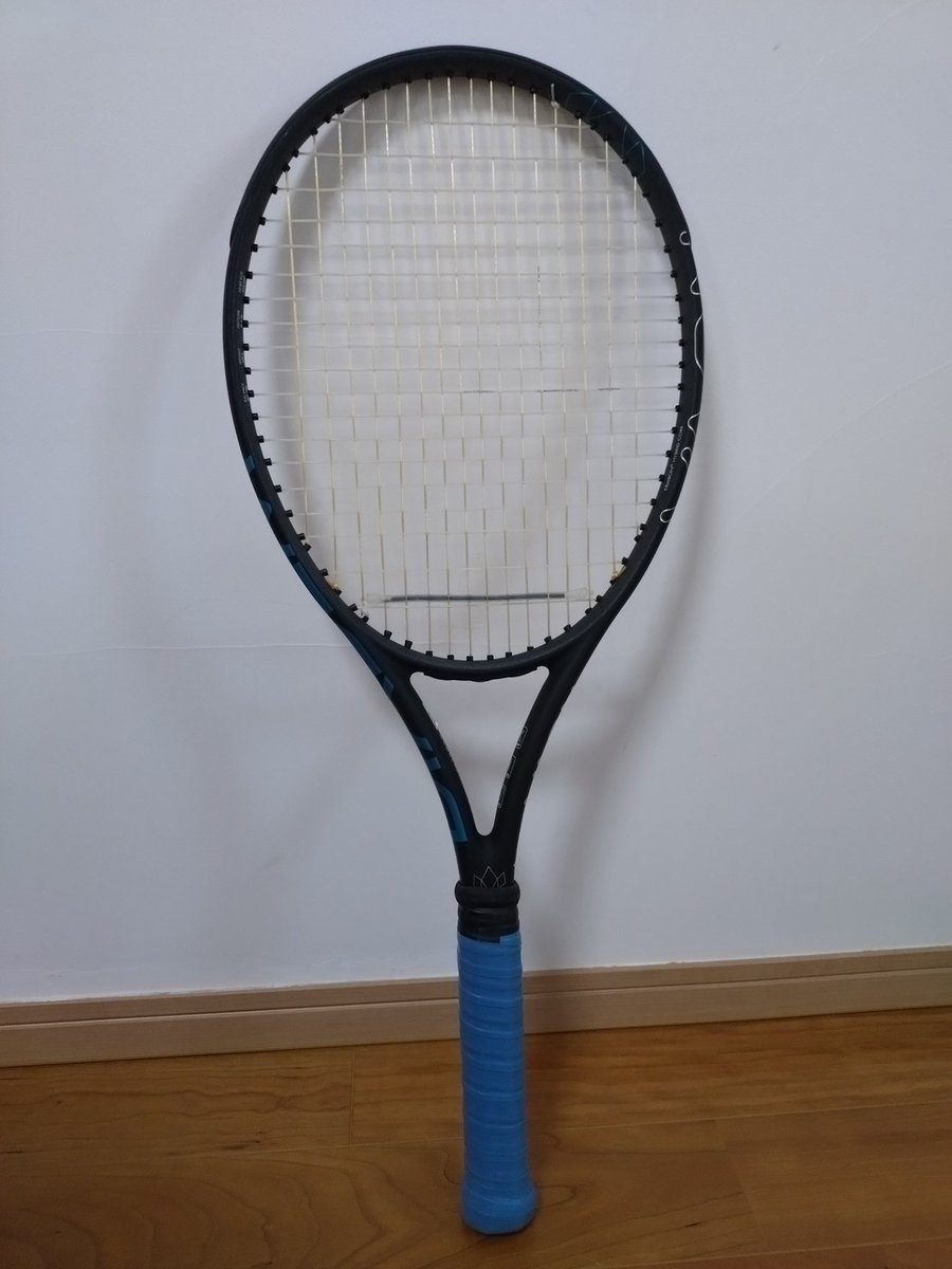 ちょうど頂いたガット張りました🎾✨
縦ポリ横ナイロンのオーソドックスなハイブリッドで、前のガットより反発が減ってスピン量がアップするので、微妙にアウトしまくってたのがちょうどよくおさまりそう🤣
次は2ヶ月以内に切れる予定なので4月の試合はこれで慣れたらいけそう😂