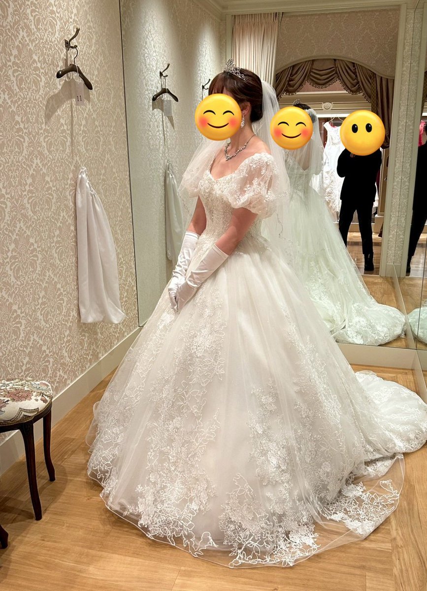 結婚式の衣装は、アリエルのドレスで決定！！せっかくだからティアラと