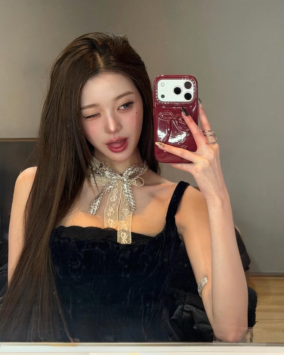ivewonyounge's tweet photo. Mirror said, “you again?” https://t.co/bNULenHkRf