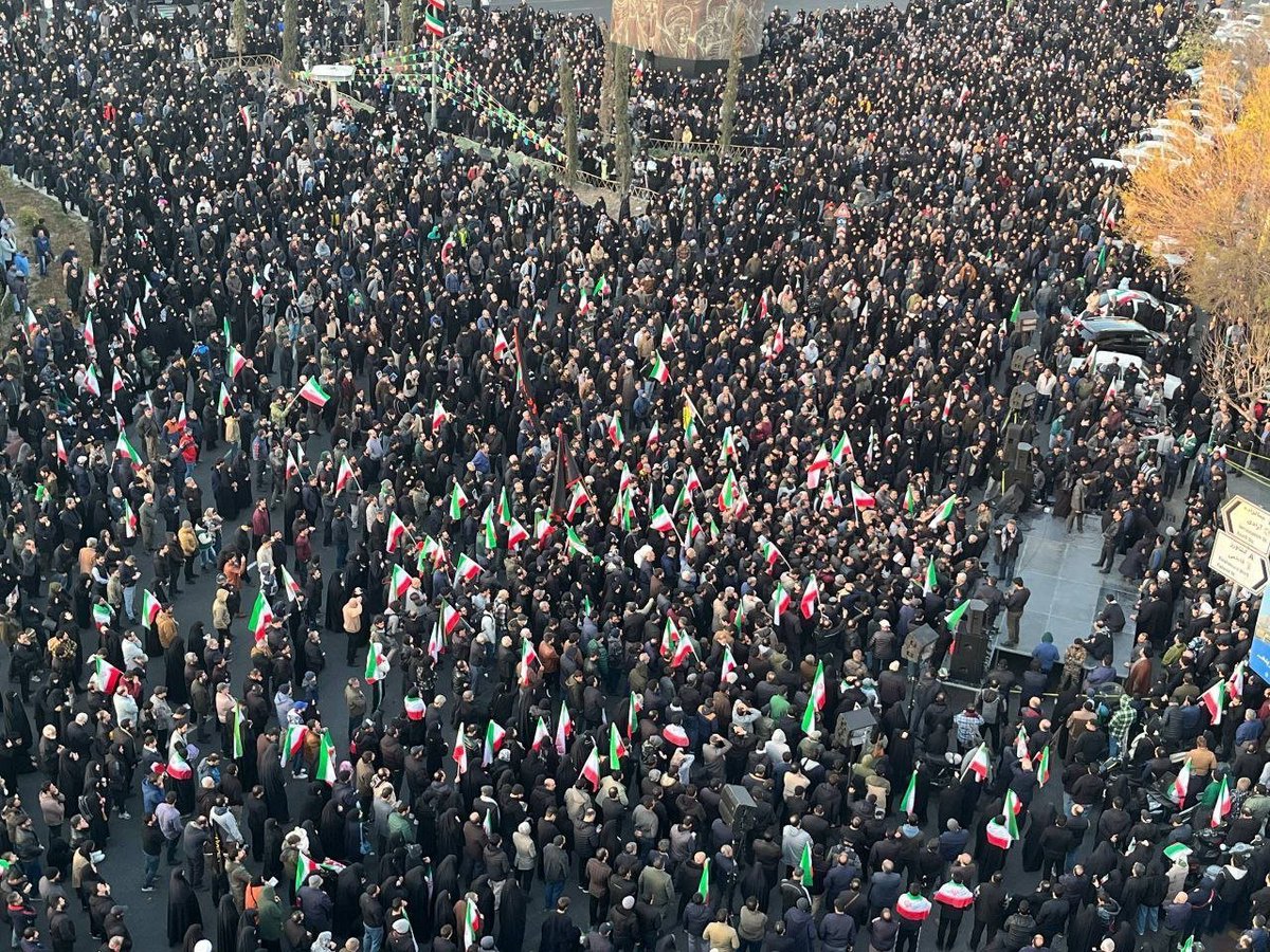 SayedAliNaqi's tweet photo. Tehran: Images of the crowd of mourners of Imam Khamenei
#Iran #خامنئي #Khamenei #النصر_الفيحاء #طهران https://t.co/C2IJS06jtZ