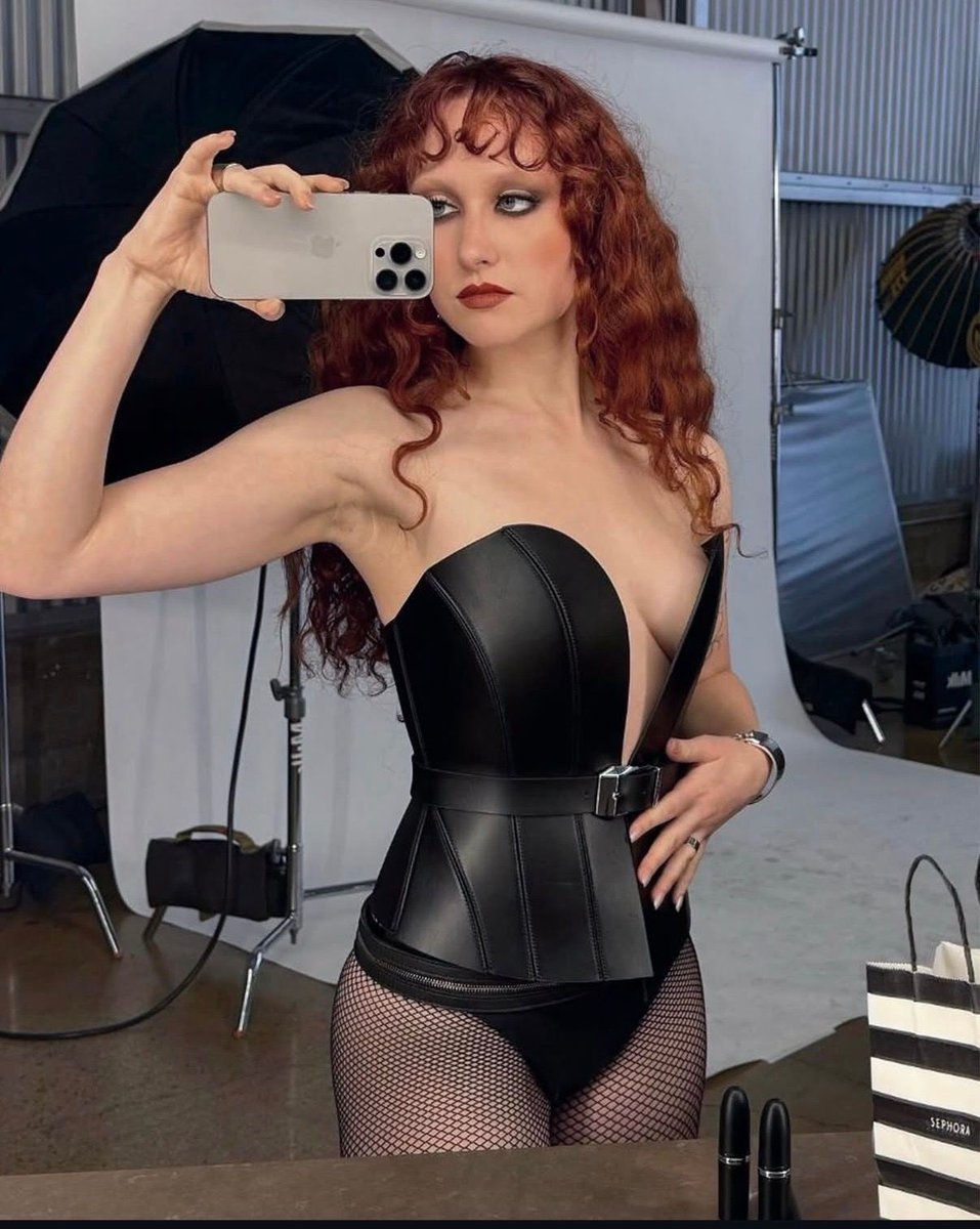 glittermagazine's tweet image. Chappell Roan’s MACximal Silky Matte Lipstick conbo in Marrakech and Taupe from Mac Cosmetics is available at Sephora. 💋💄❤️

#ChappellRoan #MacCosmetics #Sephora