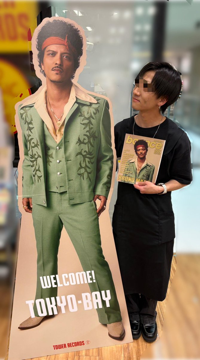 タワレコBAY店 では #BrunoMars 全身パネル展示中✨ 撮影もスタッフが