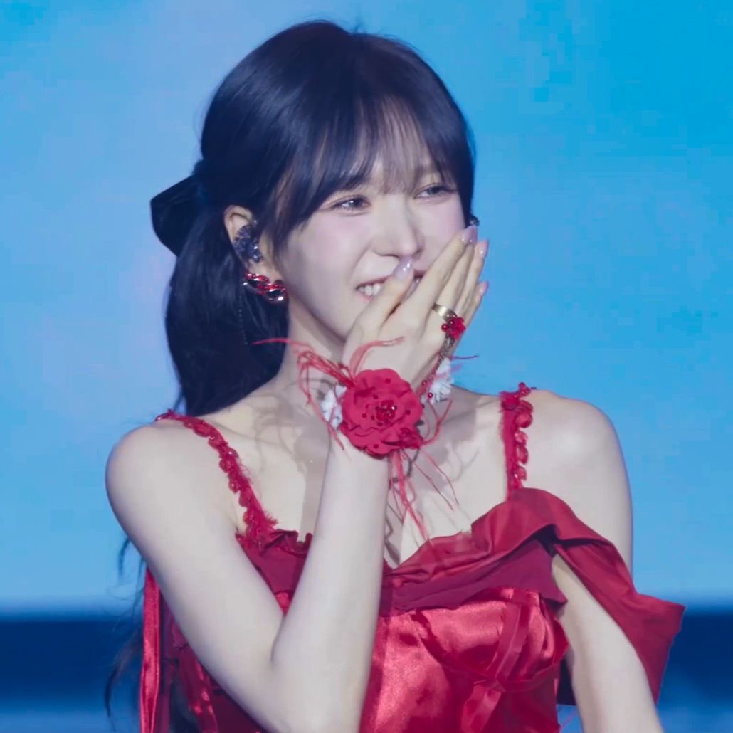 wrenndy's tweet photo. @schubbink selamat malam swaddles dan puppiesters sekalian! 

ga kerasa kita udah nyampe sini aja. malam ini mbak bakal nyanyiin dua lagu. semoga bisa dikenang sama kalian semua setelah kita ga serumah lagi 🥺 ga mellow mellow banget, tapi tetep siapin tisu aja yaa.

please enjoy! 🩵 https://t.co/2429f8idYU