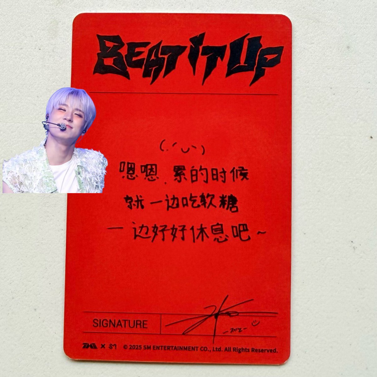 🐶 (.◜◡◝)
อุงอุง ตอนที่เหนื่อยน่ะ
พักผ่อนเยอะ ๆ แล้วก็กินเยลลี่ไปด้วยน้า~

การ์ดใส่แว่นผูกเนกไทสุดหล่อ ด้านหลังเจโน่ให้กิงเยลลี่ เอ็นดูอะ 🥺