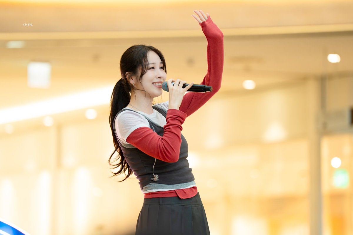 siirin_v's tweet photo. 260228 MUSIC SQUARE   

#권진아 #KWONJINAH https://t.co/0Wrq0efxEx