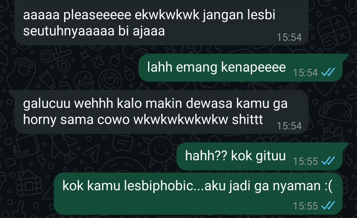jadi keinget sama cowok yg pernah bilang gini ke gue. pengennya gue suka cowok. "pls jgn lesbi seutuhnya bi aja". perasaan dia ga suka sama gue dah, ngapain berharap kyk gini? gue lesbi, ngurangin beras di rumah lu aja juga kagak. ngapain mencak-mencak. cowok aneh.