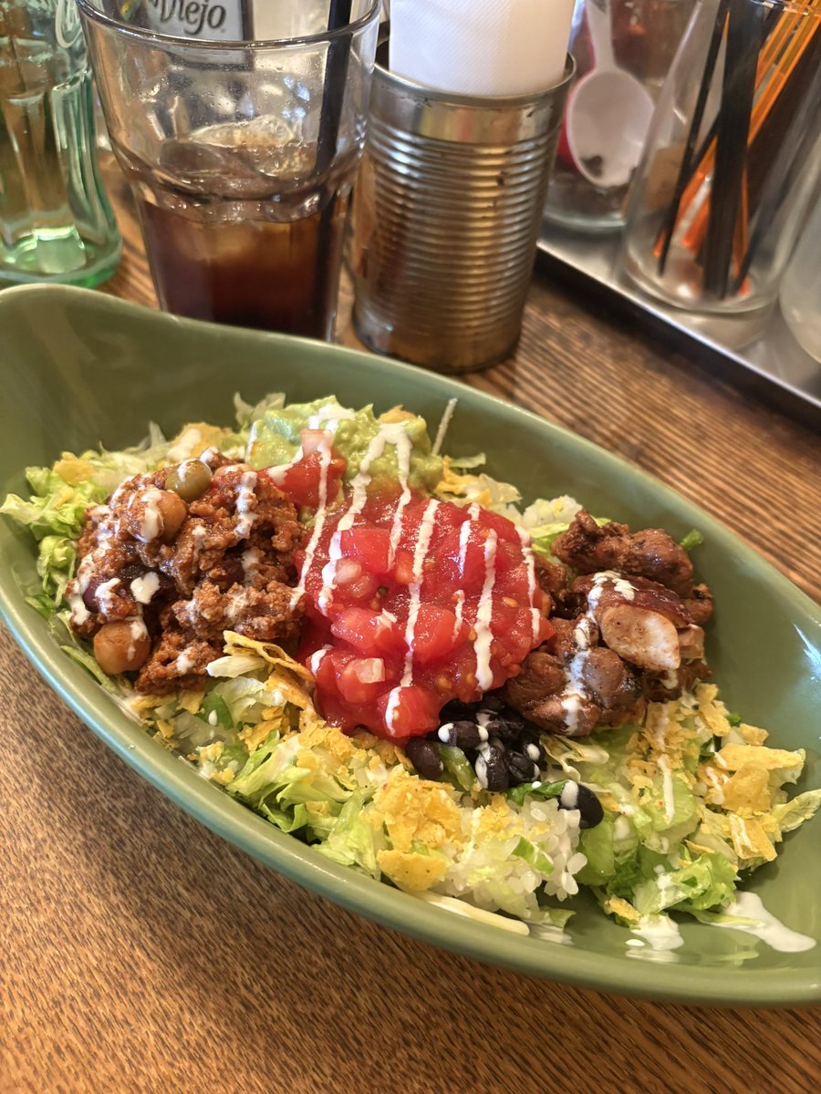 ユイさんところでうめぇ昼メシ食ってた