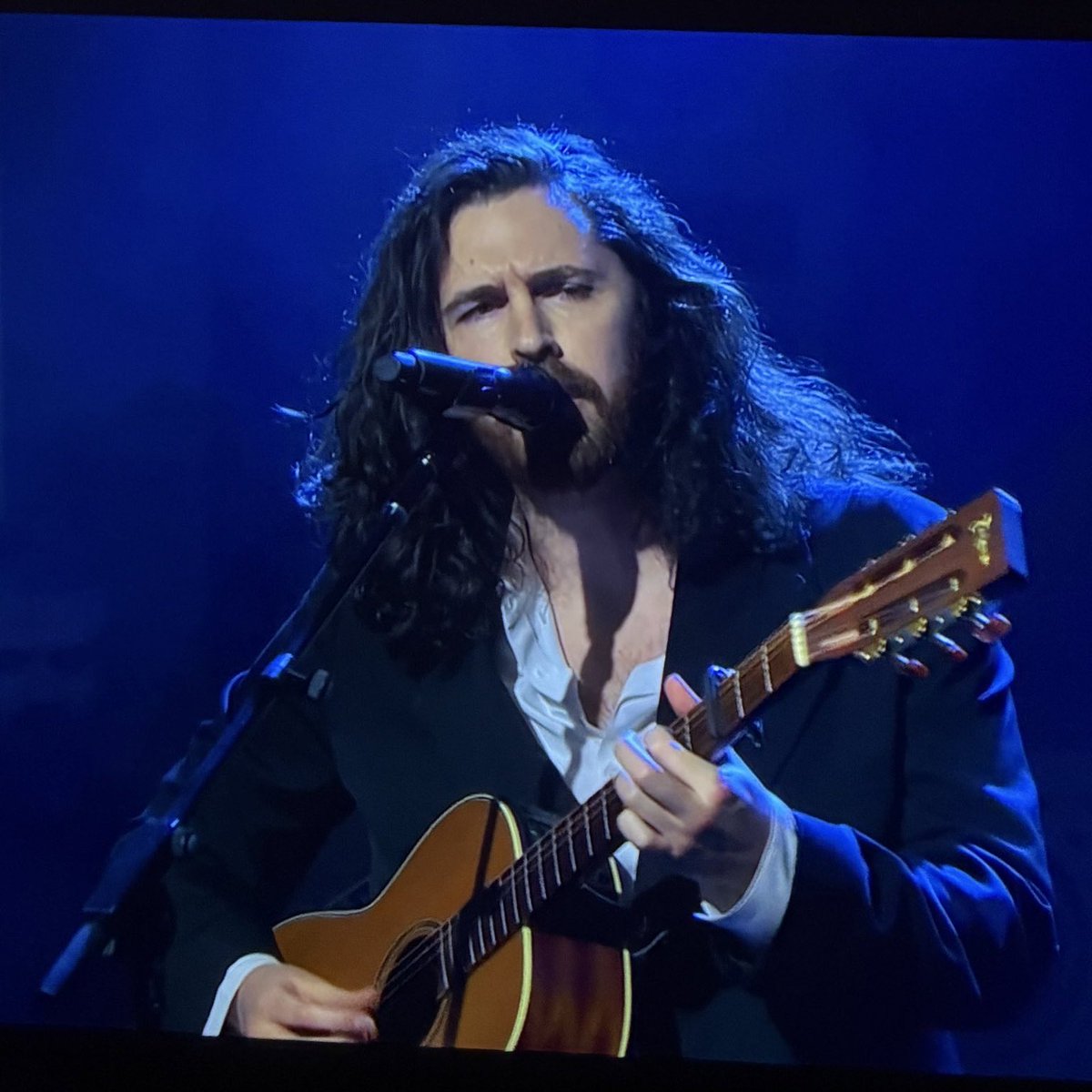 sivangray1991's tweet photo. NO ESTOY BIEN
ME ENCUENTRO CAYENDO EN LA LOCURA 
🥺💗
#HOZIER 
#HUDCON 
#StorrieNightLive https://t.co/1UrZsvYEst