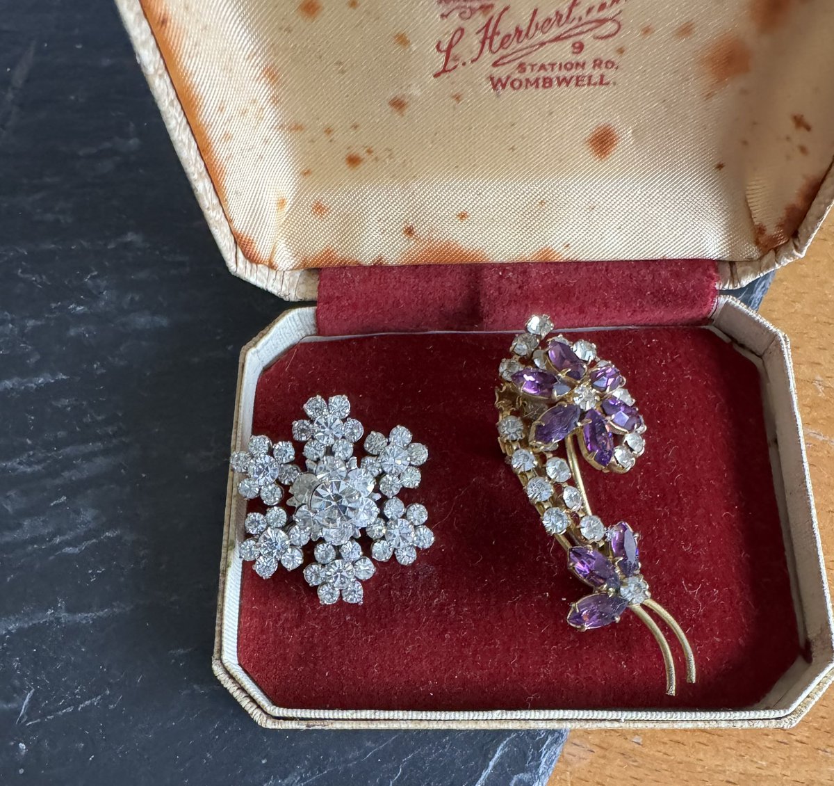 HelenRaywood's tweet photo. #AlphabetChallenge
#WeekHforHs
#BonusHomonym
Jools: Jewels https://t.co/afaeXzybmY