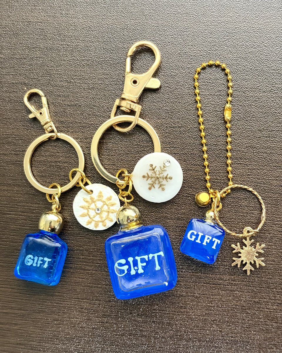 なんちゃって氷解水🧊🎁 左の自作もなんちゃってのクセに空っぽになっ