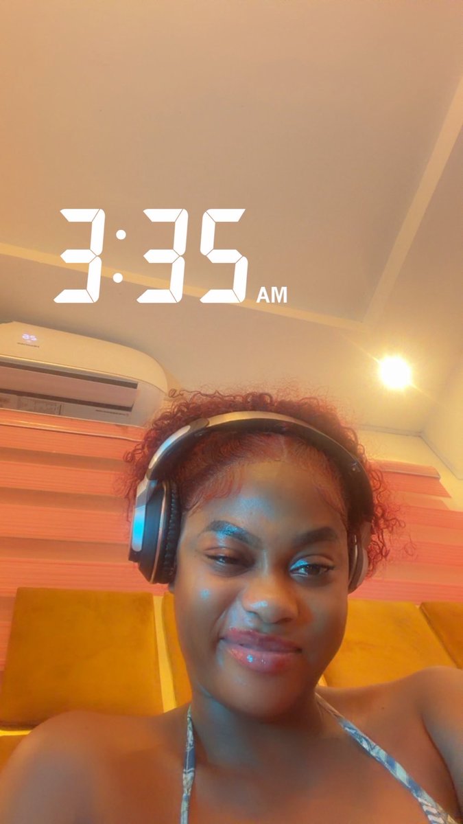 bigheadgirll's tweet photo. I can’t sleep pass 3Am😩😏why?? Once it’s 3am all the sleep in my eyes is gone i need help ooo #nosleep https://t.co/pnfXeQlgKw