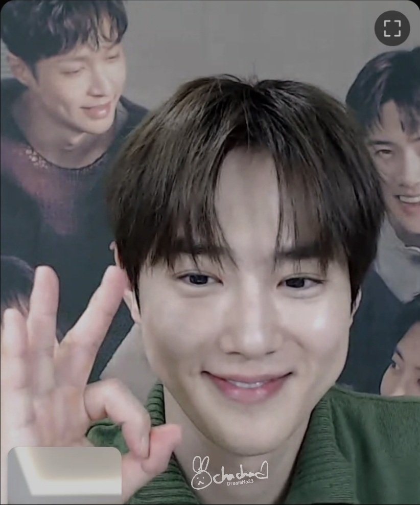 DreamNo23's tweet photo. 👧🏻: Junmyeon, please sing Gravity!
🐰: Okay! 👌🏻

GRAVITY ON SETLIST IS SECURED!! https://t.co/xcHdML78DC