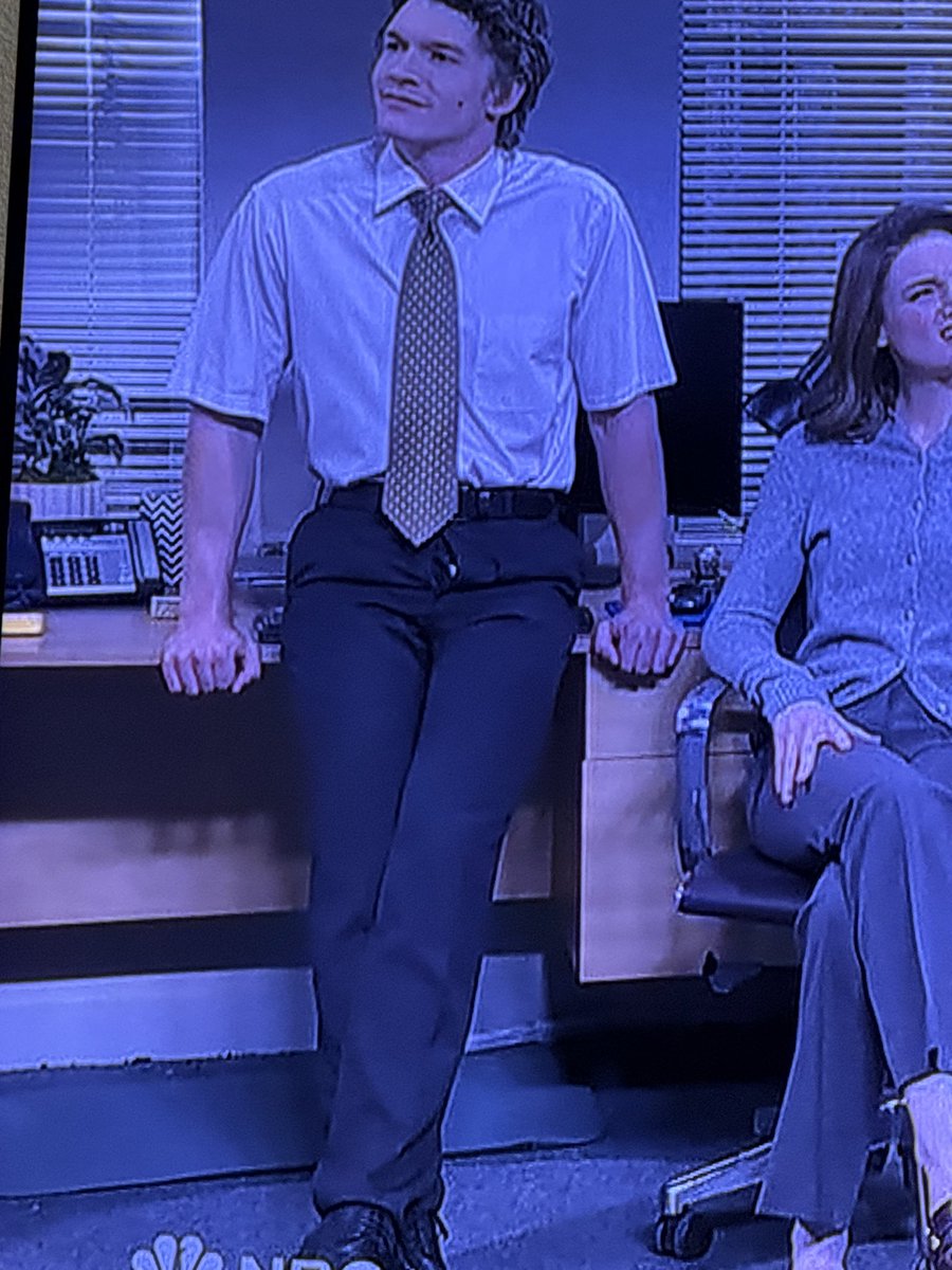 thecommumity's tweet photo. His zipper was killing me 🤣 I thought it was gonna be part of the bit but no lol. #SNL #Saturdaynightlive #ConnorStorrieOnSNL https://t.co/zCWEsXy0wj