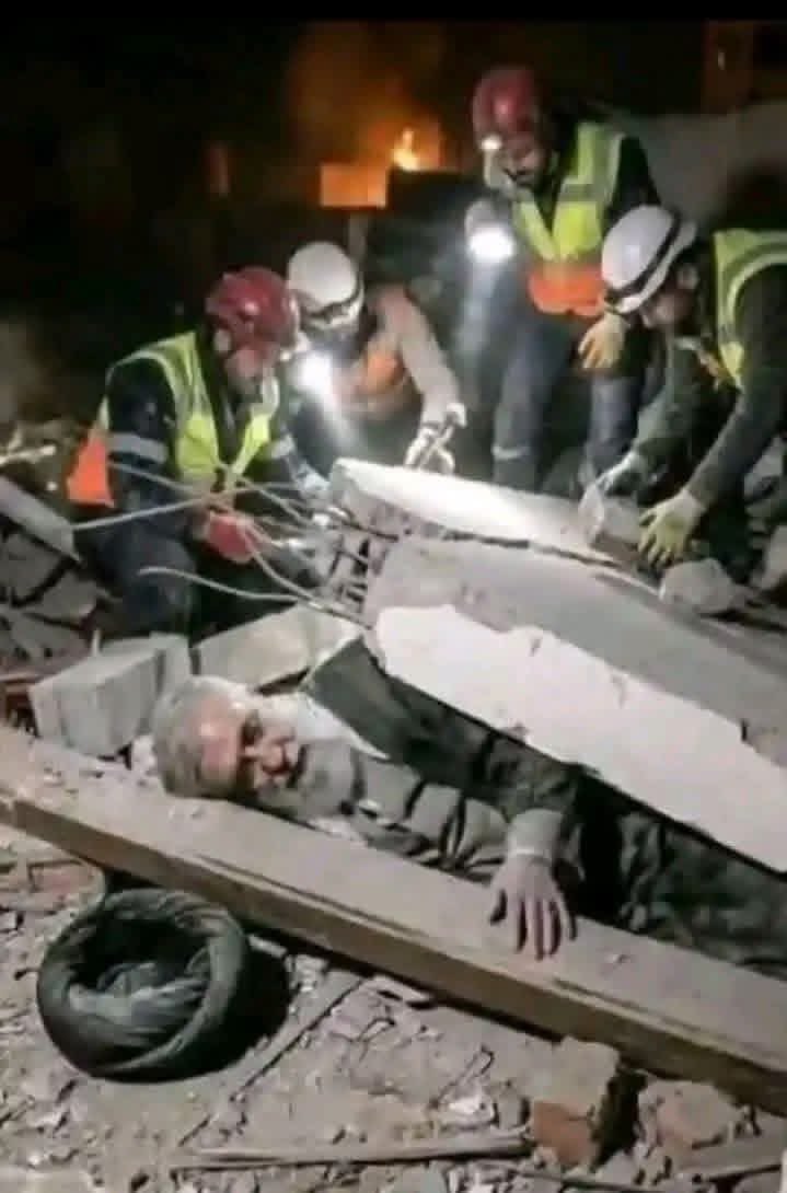 Iran was struck because of traitors. This picture reached Donald Trump within 10 minutes just imagine how close the traitor must have been

#خامنئي #Khamenei
 #آیت_اللہ_خامنہ_ای_شہید #Tehran #Israel #อิหร่าน