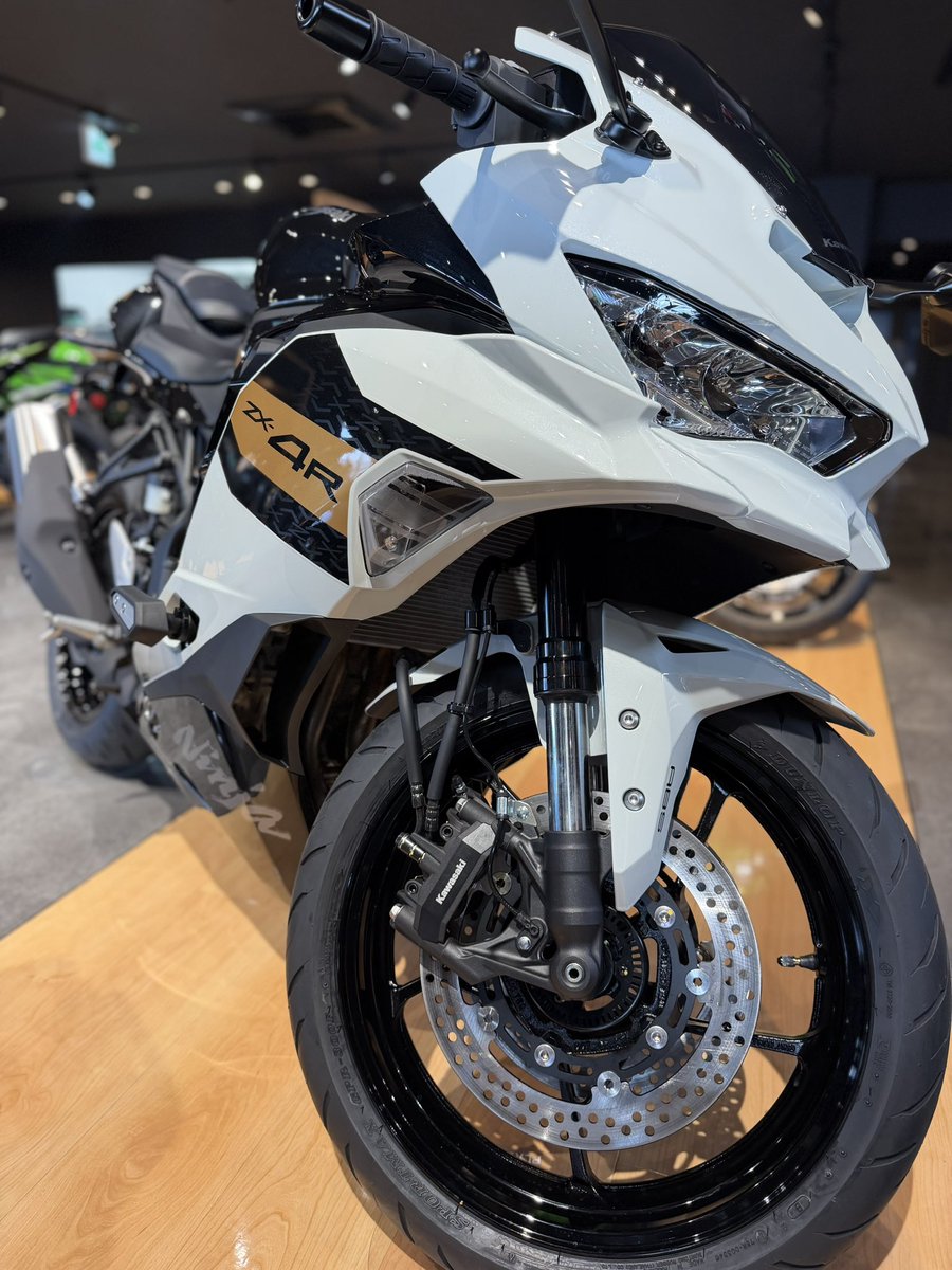 カワサキプラザ松山です。 Ninja ZX-4R SE メーカー希望小売価格