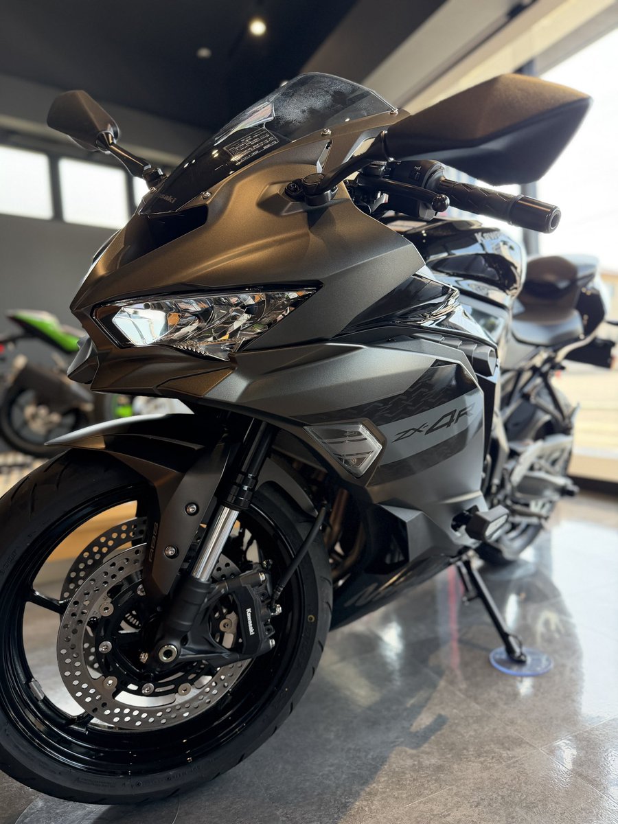カワサキプラザ松山です。 Ninja ZX-4R SE メーカー希望小売価格
