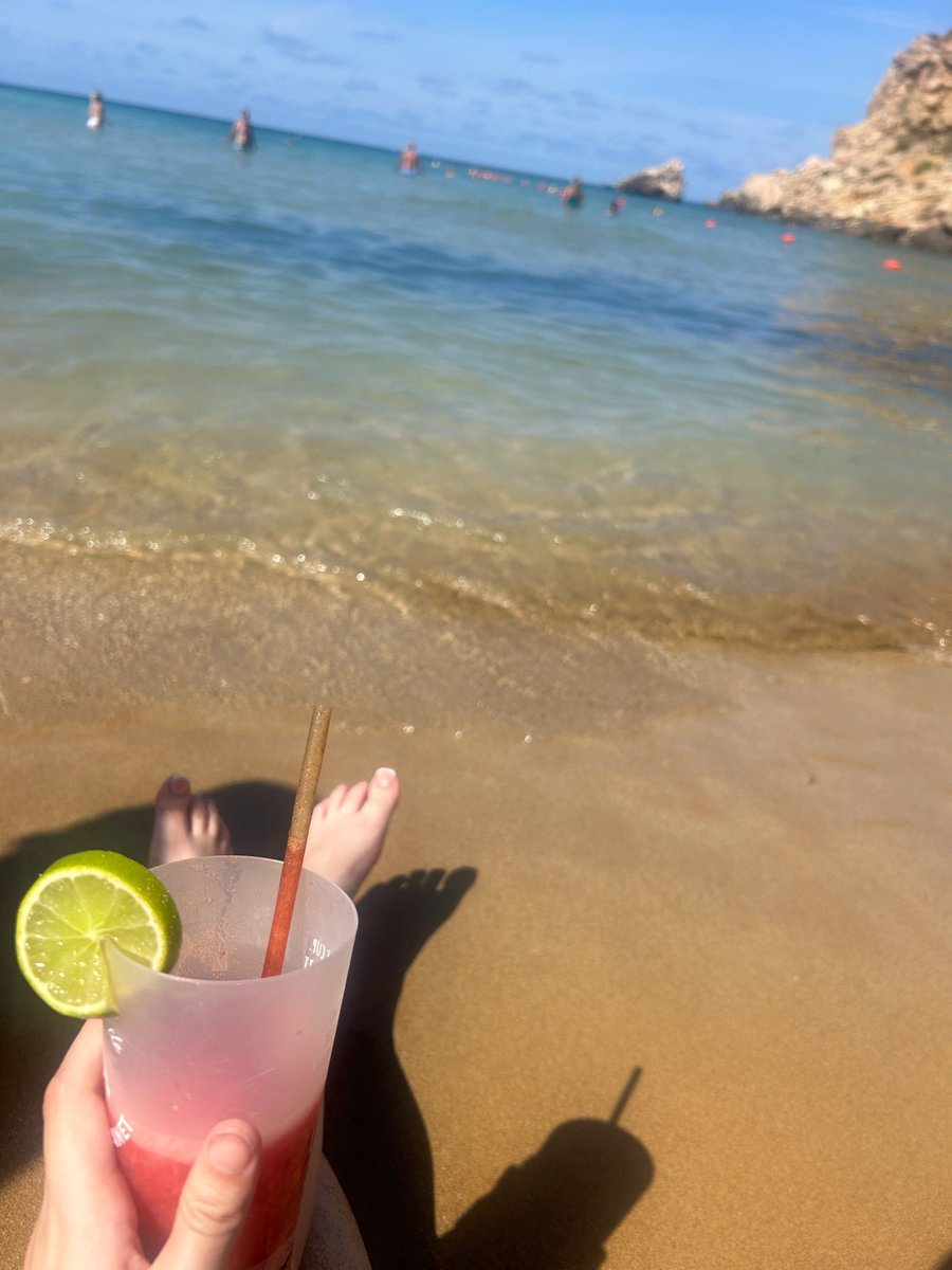 davisalicee27's tweet photo. can it be summer already please!!!!!! https://t.co/qv10Axz5Ll