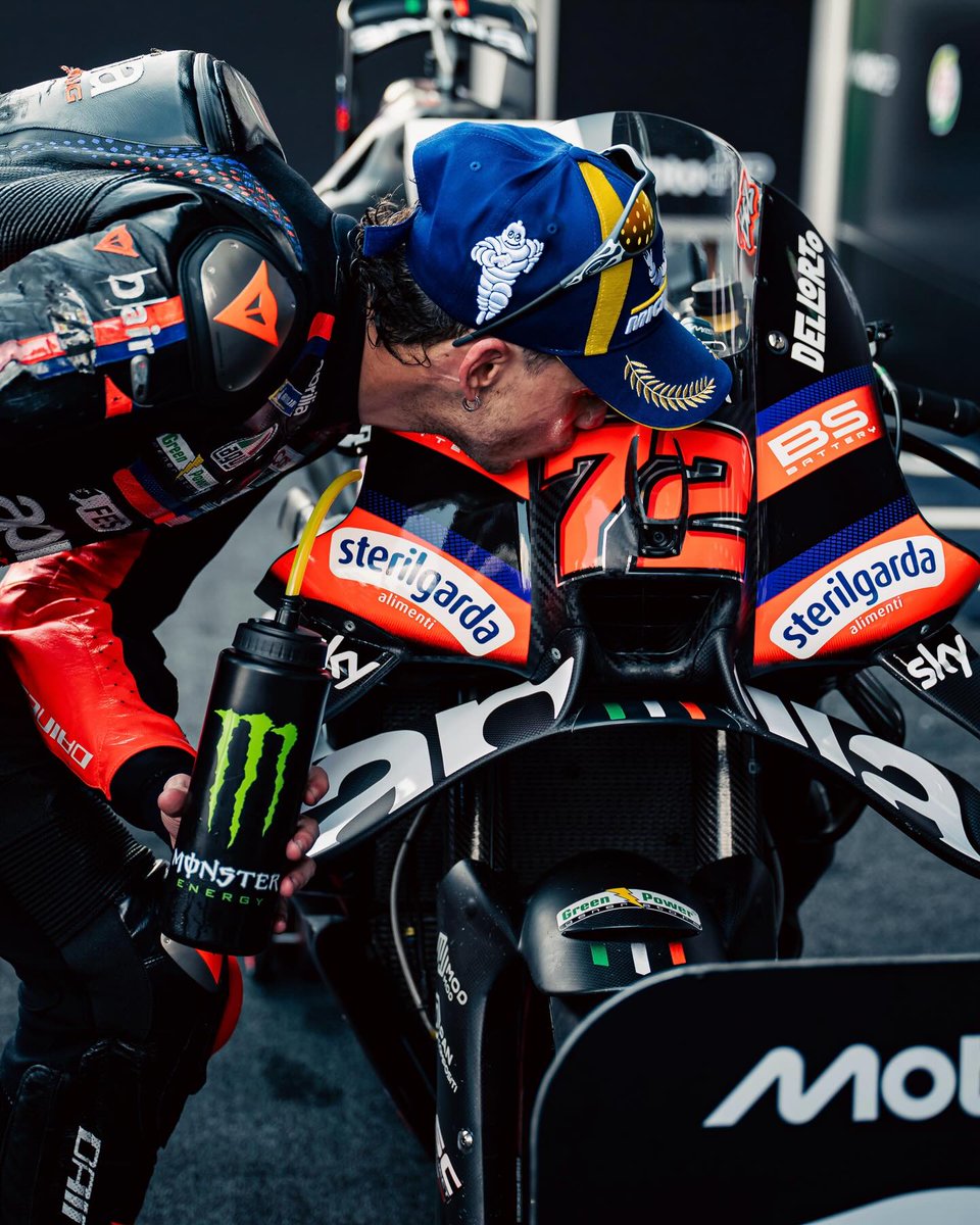 ApriliaPlanet's tweet image. GRANDISSIMO ❤️ #MarcoBezzecchi
❤️💪🏻❤️💪🏻❤️💪🏻❤️💪🏻
.
#Amazing @ApriliaOfficial  ❤️🇮🇹🔥
#TheMostBeautifulMotorcycle
.
#MotoGP 🤩🤩🤩
.
@VitoBezzecchi
@Marco12_B
@72Marco30853 
.