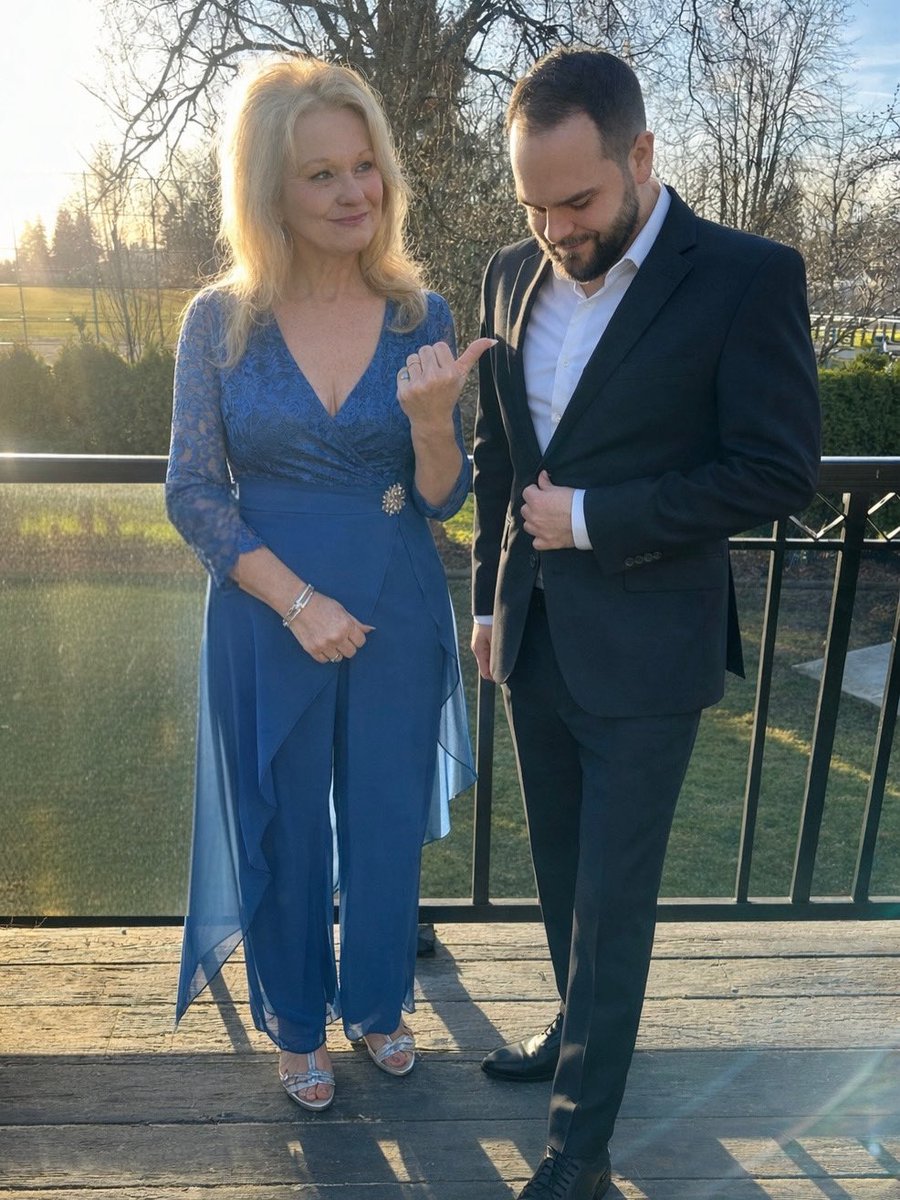SusanGrainger_'s tweet photo. Delighted to see hard work paying off! Congratulations to my son on another medallion earned! Celebrating at the Vancouver Convention Centre! #Vancouver #MedallionAwards #Realtor https://t.co/s4hUXuFxaF