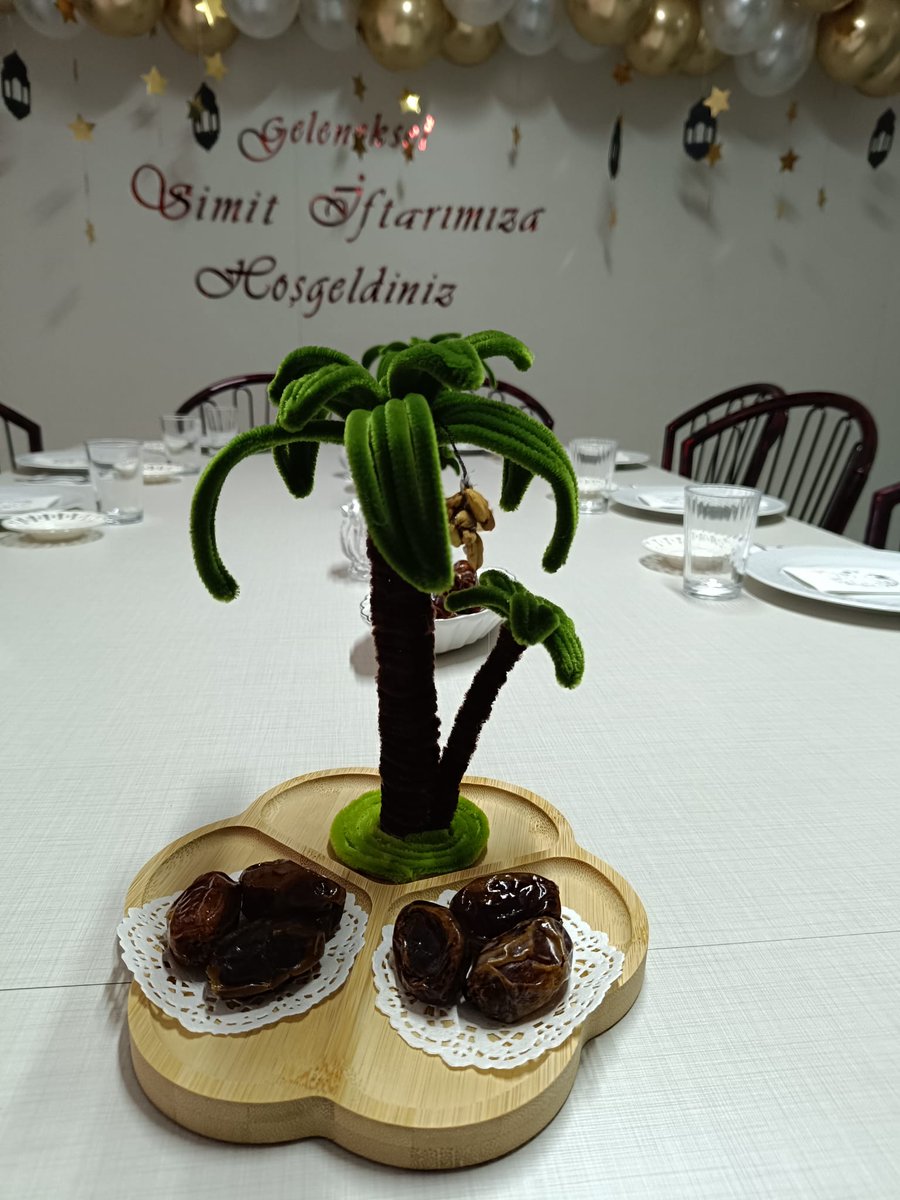 fidelya44's tweet photo. Geleneksel simit iftarımızın ilkini, Çarşamba Tefsir Grubumuzla bir araya gelerek gerçekleştirdik. Ramazan’ın manevi havasını birlikte soluduğumuz bu güzel akşam, ruhlarımızı dinlendirdi, gönüllerimizi ısıttı. https://t.co/8lETof9Esl