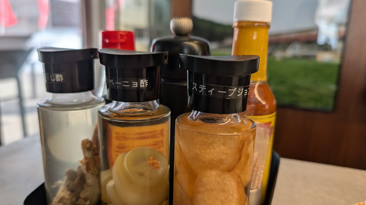 今日はおでけけでした！開始早々2人の買い物して終わるかと思ったけど、激うまラーメン食べたり、バカ安ソフトクリーム食べたり、スティーブジョブ酢で笑えたり、欲しいものは買えたりと大満足でした✨✨