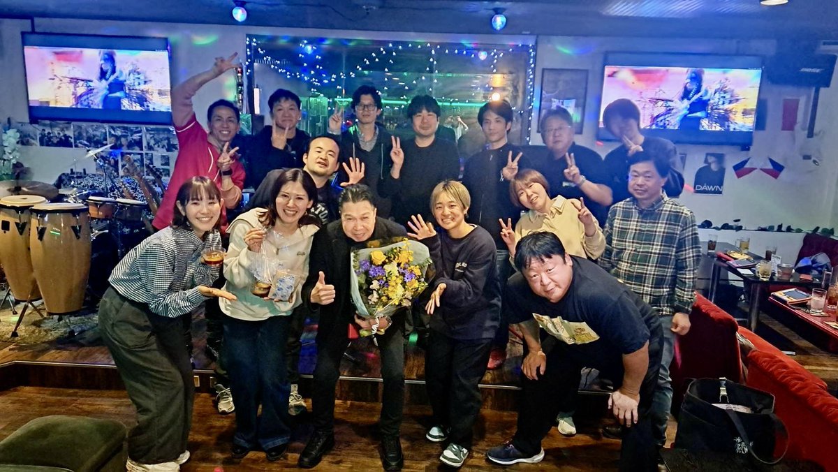 live_maman's tweet photo. ダニーさんのお誕生日お祝いして頂いて、有り難うごさいまごさいます。

ダニーさん
サプライズ
大喜び‼️ https://t.co/DgaSKJp5M5