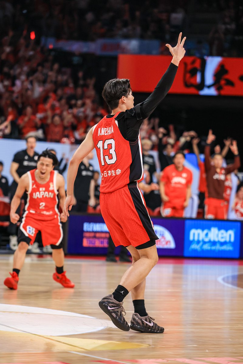 wltbasket's tweet photo. 金近さん3PT1/1すばらしい😭👏
そして富樫さんめちゃくちゃ嬉しそう😳

 #金近廉
 #AkatsukiJapan
 #千葉ジェッツ https://t.co/GYZh0hEl6U