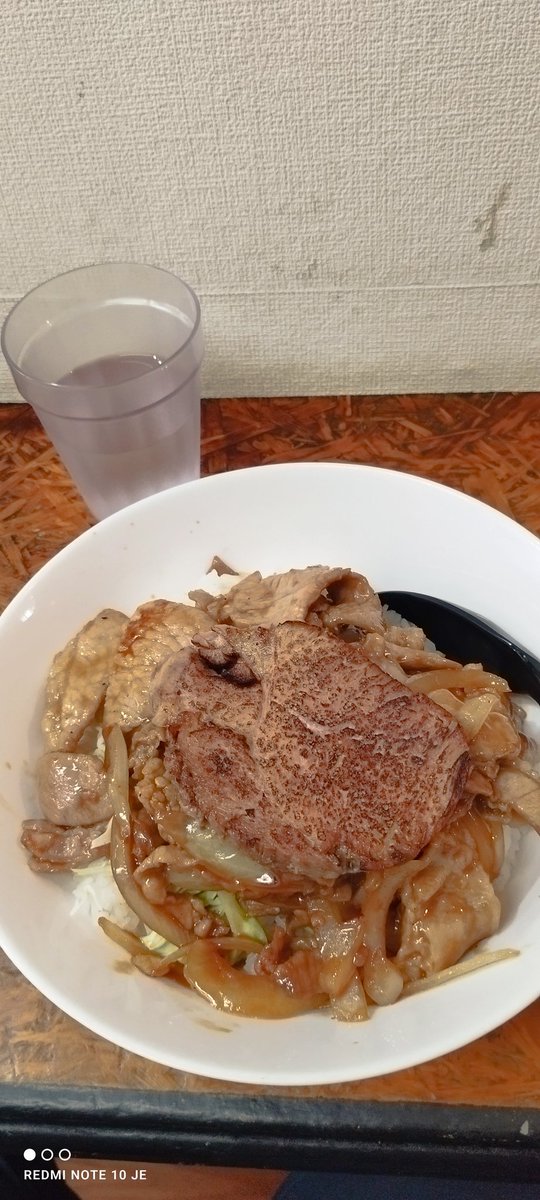 karakuma3's tweet photo. 昼飯アンド風呂🐻 https://t.co/ZvSD0hEjvL