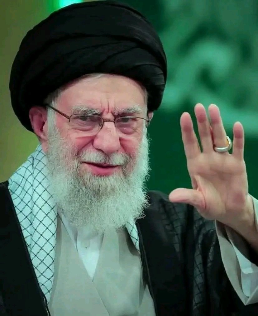 rclahamed's tweet photo. انا للہ و انا الیہ رجیوں 🥺😰😭😭
#خامنئي 
#Khamenei 
#Iran 
#الحرب_العالمية_الثالثة 
#Tehran https://t.co/vvDfqdQDrZ