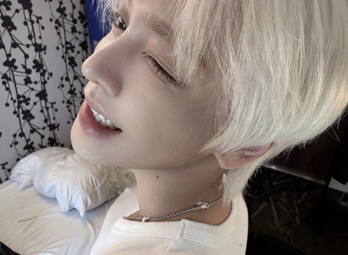 🍓 (@zihwalvr) on Twitter photo 