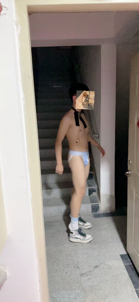 JY_Zion's tweet photo. 3月的第一天，看来狗狗今晚并不想在家老老实实待着呢，那就牵出门溜溜吧 https://t.co/GBK4NAJKiU