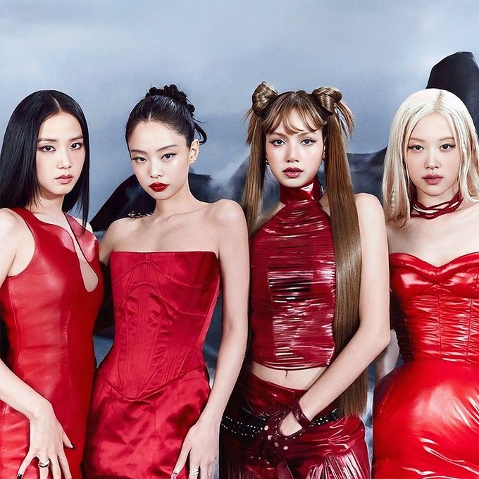 Me and my” by #BLACKPINK debuts at #13 on The Daily Top Songs