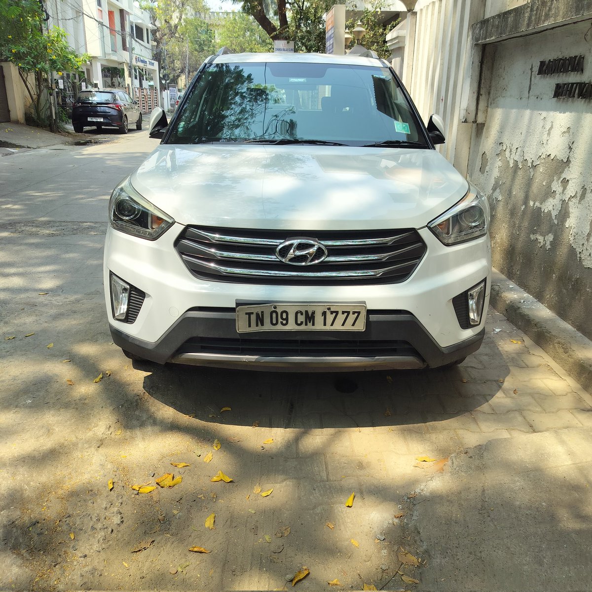 ramask's tweet photo. @ChennaiTraffic Unauthorised parking.. can you pls help remove this car .. Thiruvanmiyur.. Radhakrishnan Nagar 1st Cross Street https://t.co/R6R7qdEaJ2