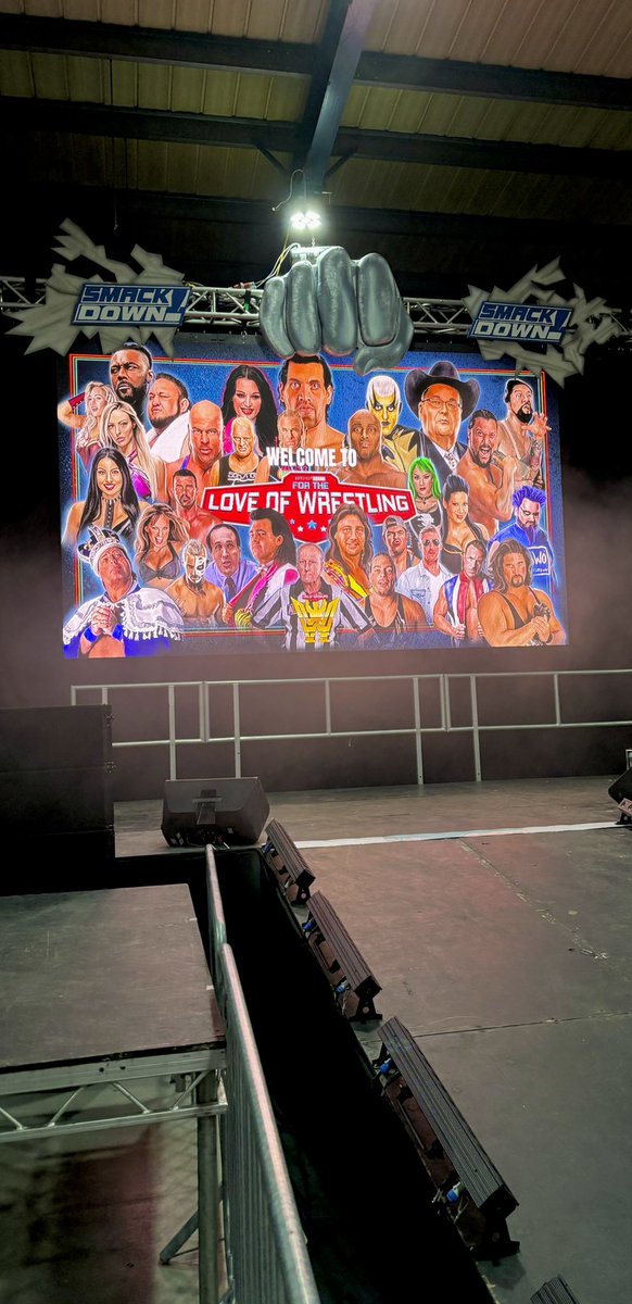 SShibon's tweet photo. You can’t see me like the #GOAT #JohnCena 🐐👋🏽
📍: #FTLOW 💙🤼♂️
https://t.co/6tdZtvSuvS 📱
#Manchester #Wrestling #Event #Life 🏴 https://t.co/xDRsw037nW