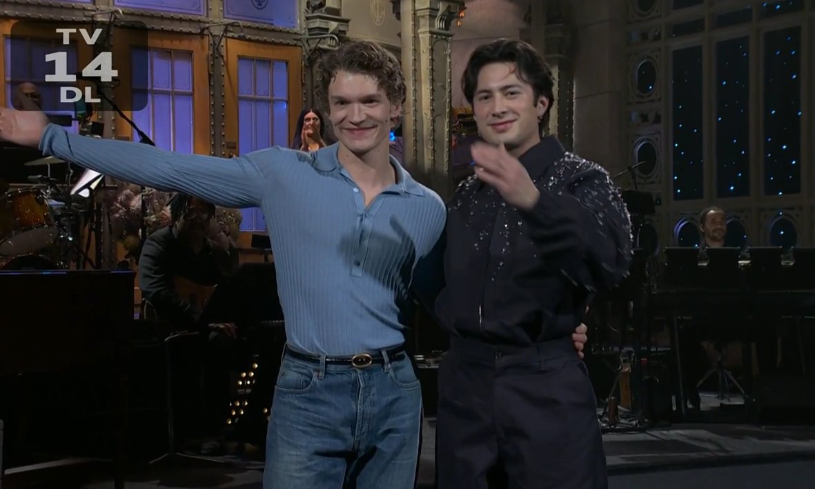 Estoy muy orgullosa de Connor, realmente lo hizo increíble y demostró su talento a más no poder. Y me alegra mucho que haya compartido este gran momento con su alma gemela ♥️

#ConnorStorrieOnSNL
