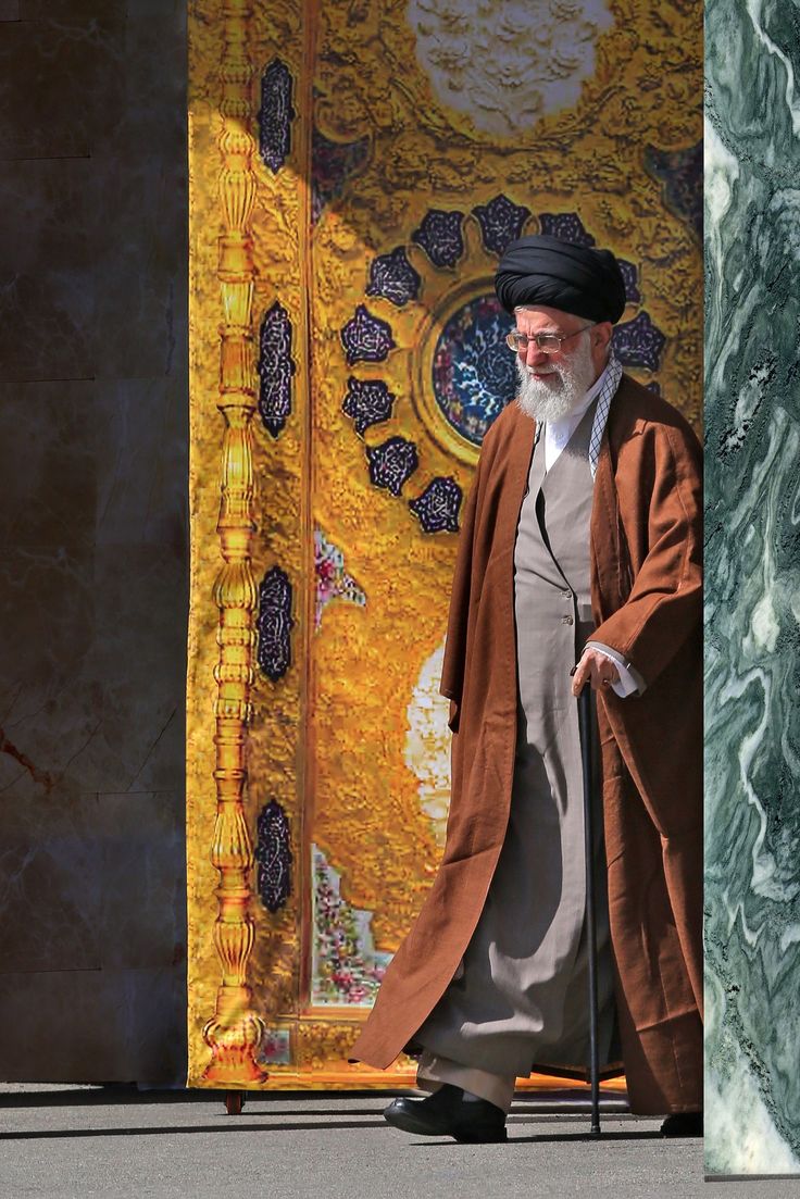 LoneHadi7's tweet photo. Before you die, make sure to tell your children and future generations that you witnessed that era.... when an 86 years old man stood alone to defend Islam and gave his life, while all the so-called Islamic countries were drowning in luxury and silence 💔 #Khamenei #خامنئي #Iran https://t.co/17wJ1keXqQ