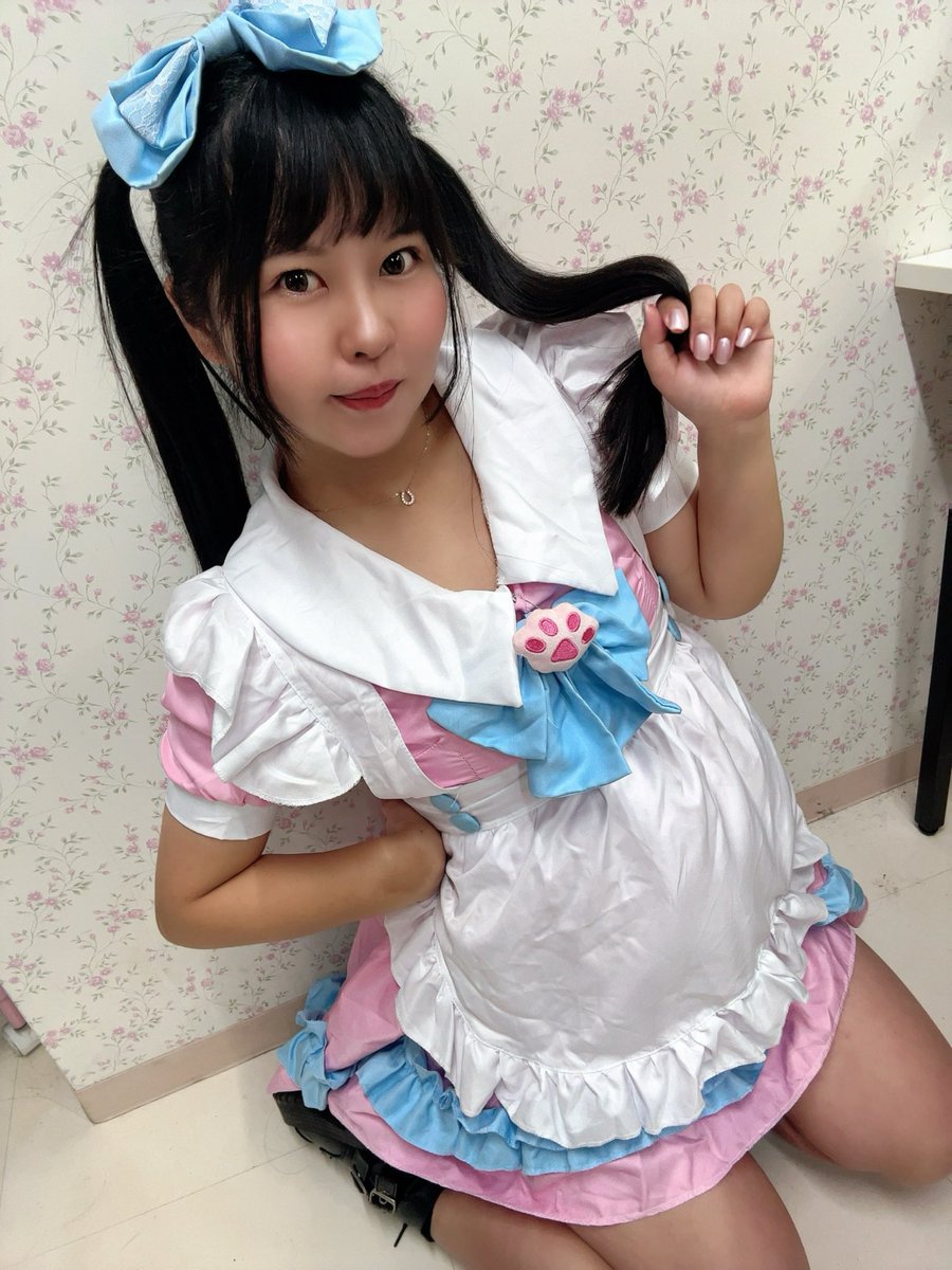 ぬぬ😳10枚あったチェキがあと2枚😳 SOLD OUTさせてくれませんか..？🥺💕