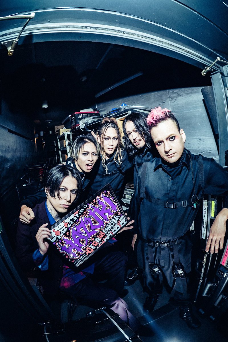 ꙭ҉ᶻⁿ tweet media