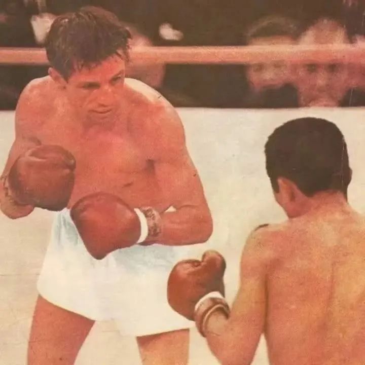 1/3/1966: Horacio Accavallo venció a Katsuyoshi Takayama en Tokio por puntos en 15 asaltos y se convirtió en el segundo campeón del mundo en la historia rentada del boxeo argentino y el segundo monarca también de nuestro país en peso mosca.