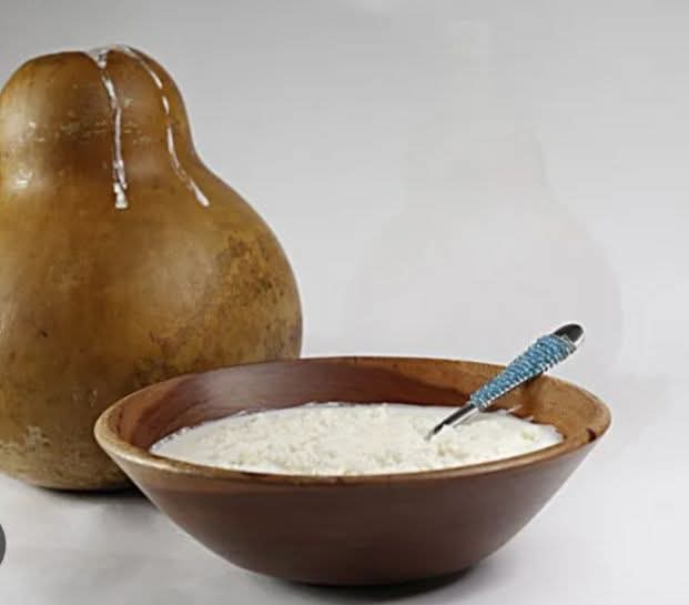 BuhleBakaNgwane's tweet photo. INGULA
a traditional gourd (calabash) vessel used for making emasi, fermented sour milk, a very nutritious staple in Eswatini.
The bottle gourd is allowed to mature, dried in the sun, and the inner flesh & seeds are removed to create a durable, hollowed-out container https://t.co/uls76m21KY