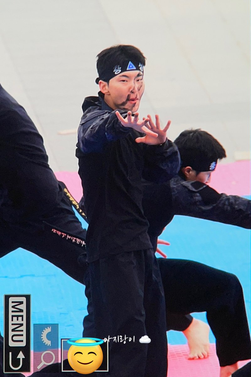 ๐๐๐๐ tweet media