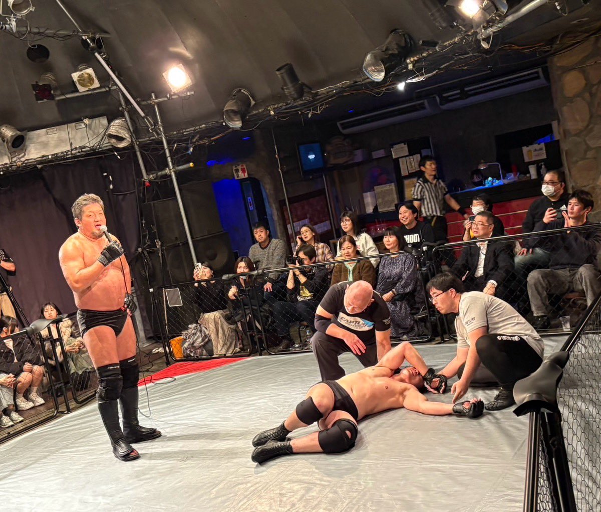 chikashitsu_m's tweet photo. 「DUNGEON FIGHT東京大会」
2026.2.27
観衆：限定60名（満員）

▼スペシャルワンマッチ（オープンフィンガーグローブマッチ　1/無制限）
〇石川修司（12分48秒　KO勝ち） 野村直矢  ●
#ダンジョンファイト
#地下室マッチ
#野村直矢
#石川修司
#リアルブラッド https://t.co/OIJ9CfdgPc