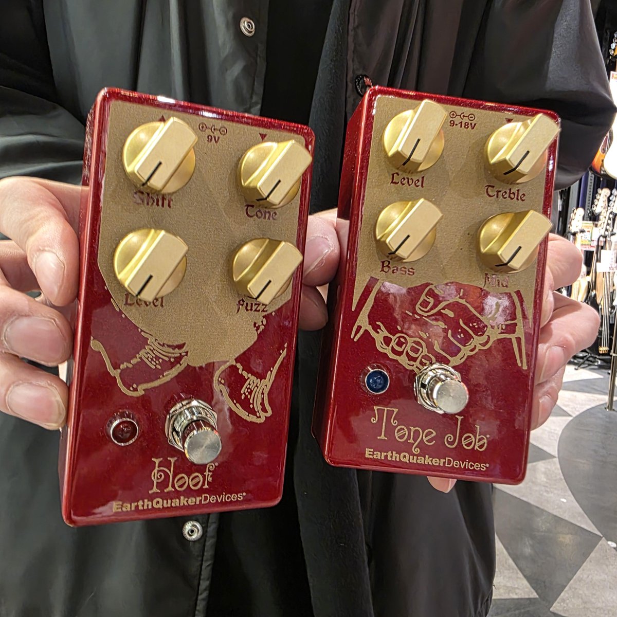 grandeybass_tyo's tweet image. 【入荷情報】
#EarthQuakerDevices #EQD
IKEBE 50th Anniversary Color

\当店にも入荷しました！/
人気ペダル「Hoof」と「Tone Job」限定カラー！
ベースで試奏できますよ！！✨

🔻商品詳細はコチラ🔻
ikebe-gakki.com/Form/Product/P…

ikebe-gakki.com/Form/Product/P…