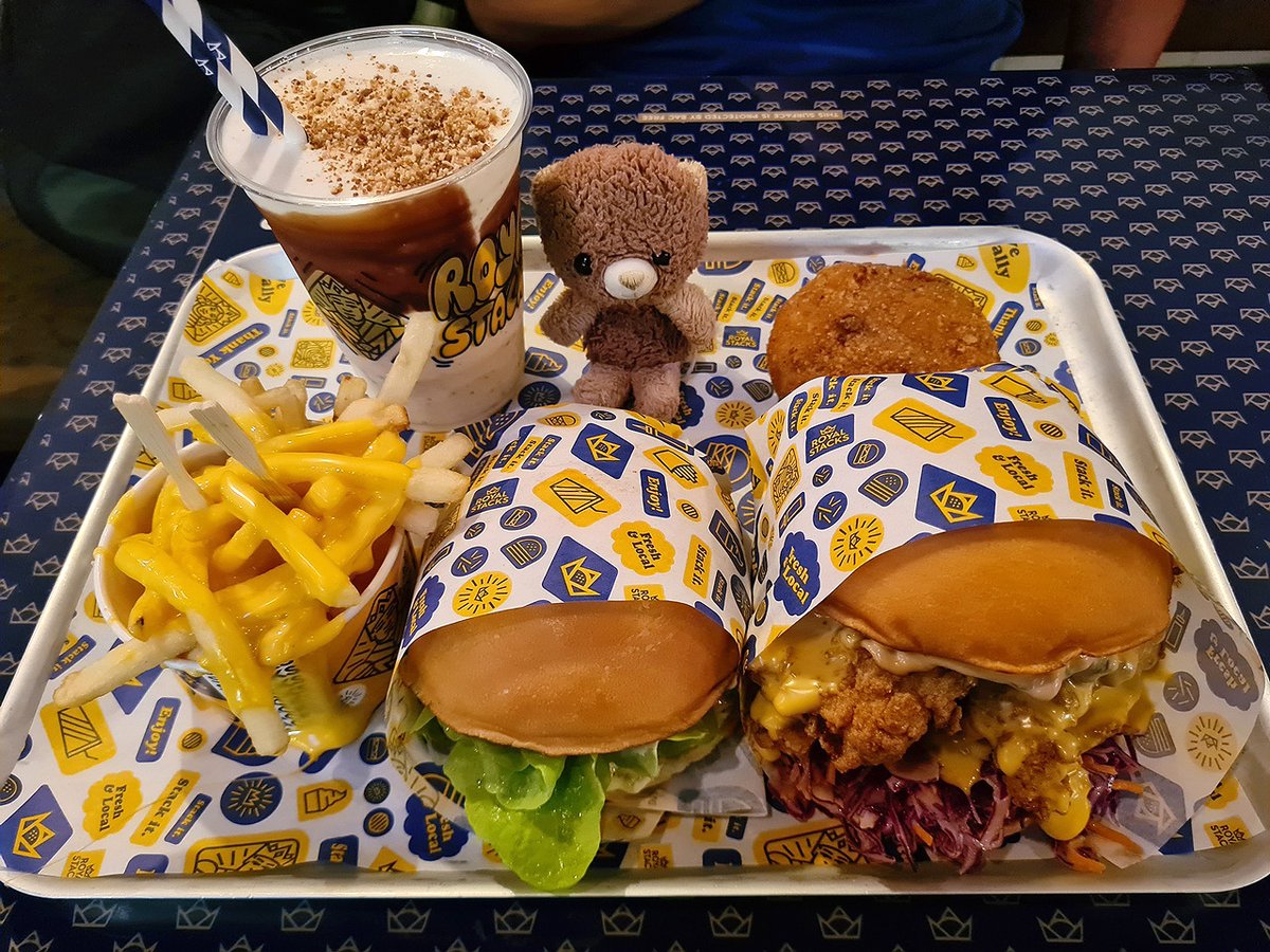 cliff_89's tweet photo. BLOG LINK: https://t.co/2Yi2J1J9Wg

#RoyalStacks is a growing #burger chain in #Melbourne, #Australia!

#restaurant #fastfood #hamburger #chicken #beef #fries #cheese #milkshake #caramel #eat #food #foodie #blog #foodblog #foodblogger https://t.co/In9BSQ6aM3